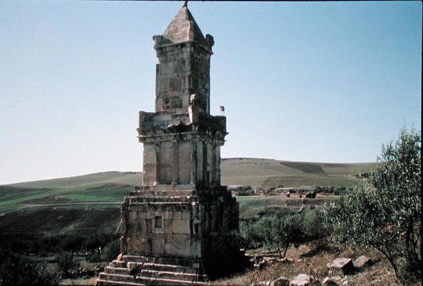 Monument kendt som Mausoleum of Atban (foto) af Punic