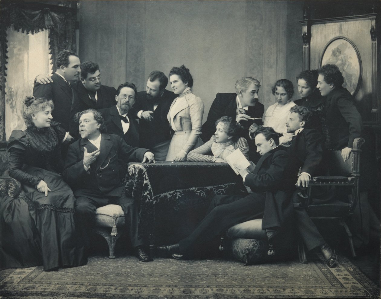 Anton Tjekhov mellem skuespillerne i stykket Mågen, 1899 af Pyotr Petrovich Pavlov