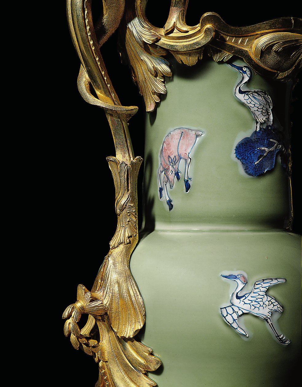 En af et par af Ludvig XV ævle, porcelæn 1662-1722, beslag ca. 1745-49 (ormolu-monteret porcelæn) af Qing Dynasty   Kangxi Period Chinese School