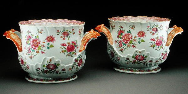 Et par famille rose vinkølere, ca. 1775 (porcelæn) af Qing Dynasty Chinese School