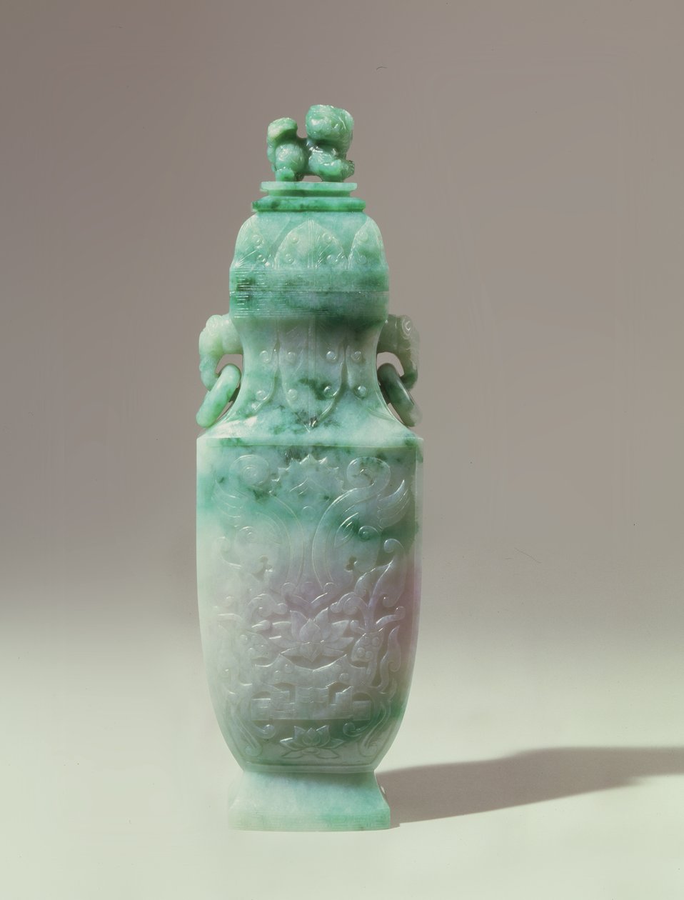 Balustervase og kuppelformet betræk, sent Qing-dynastiet (smaragd og hvid jade) af Qing Dynasty Chinese School