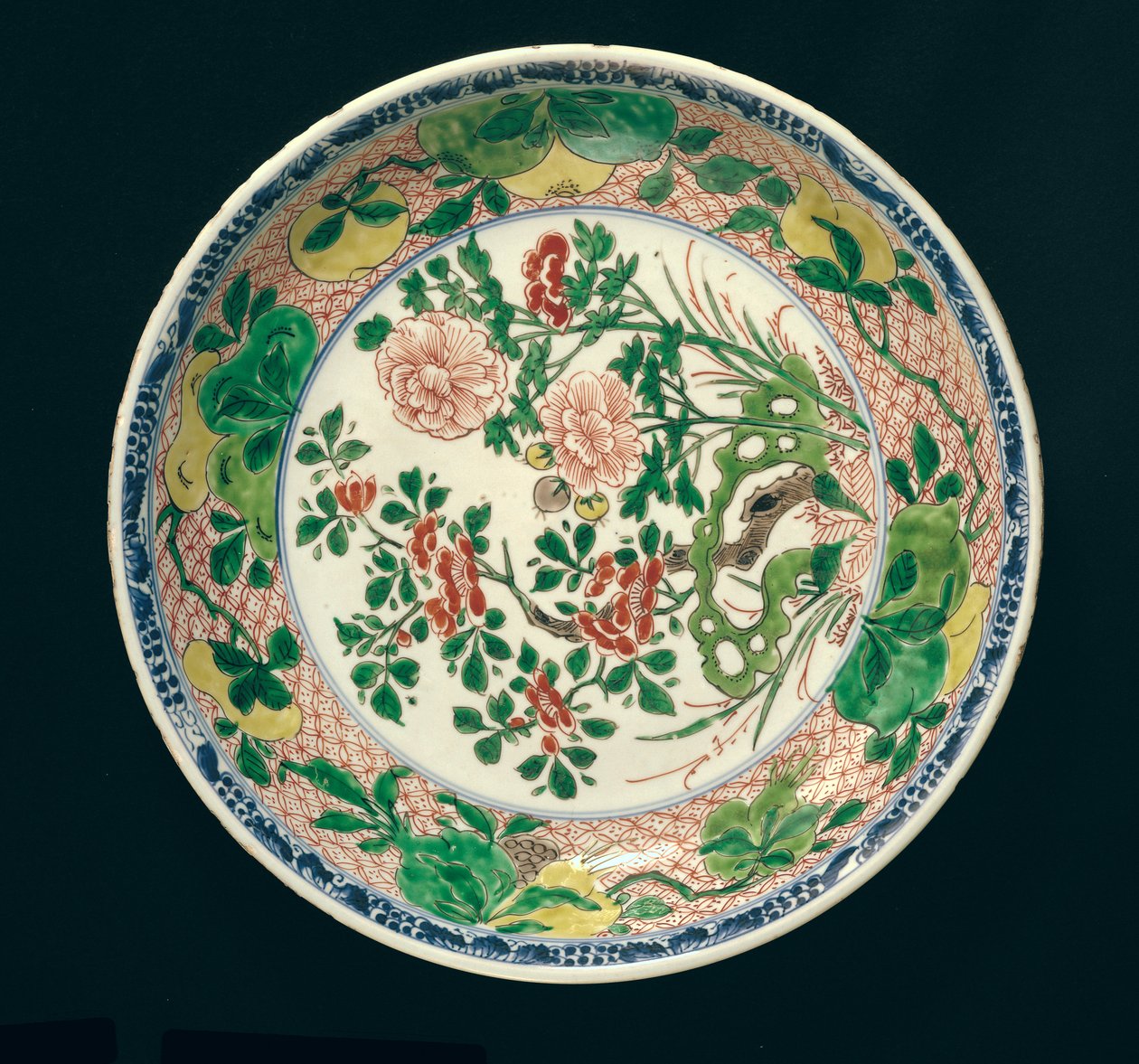 Fad med famille verte dekoration, Kangxi Periode, 1662-1722 (keramik) af Qing Dynasty Chinese School