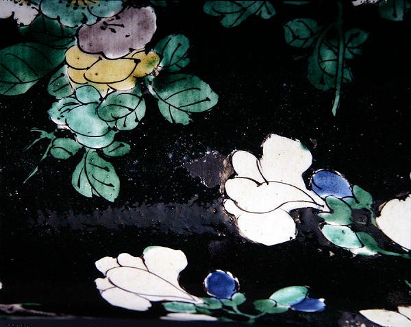 Stor Famille Noire Yen Yen Vase, Kangxi periode (1662-1722) (porcelæn) (detalje af 272191) af Qing Dynasty Chinese School