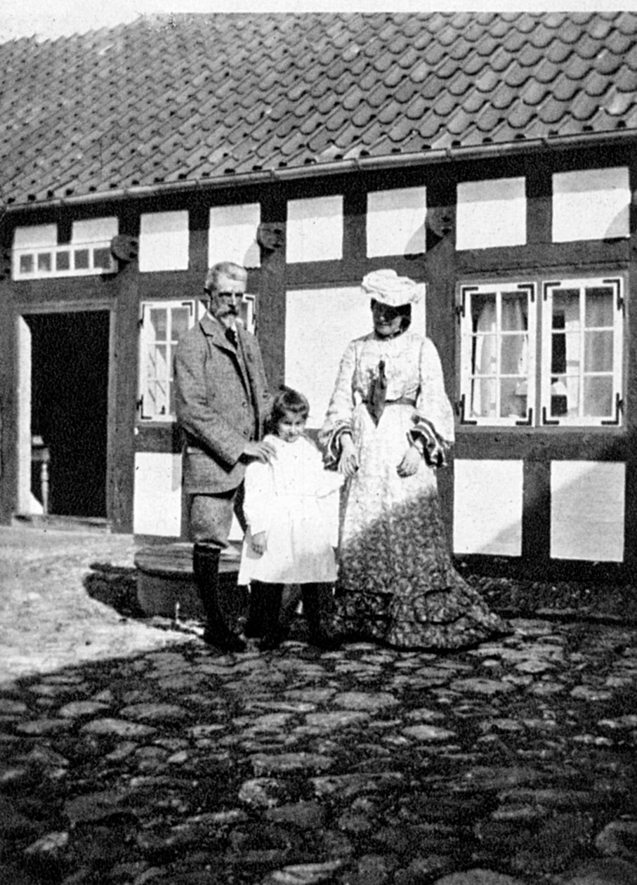 Professor Tuxen og hans familie, Skagen, Danmark, 1908. af Queen Alexandra