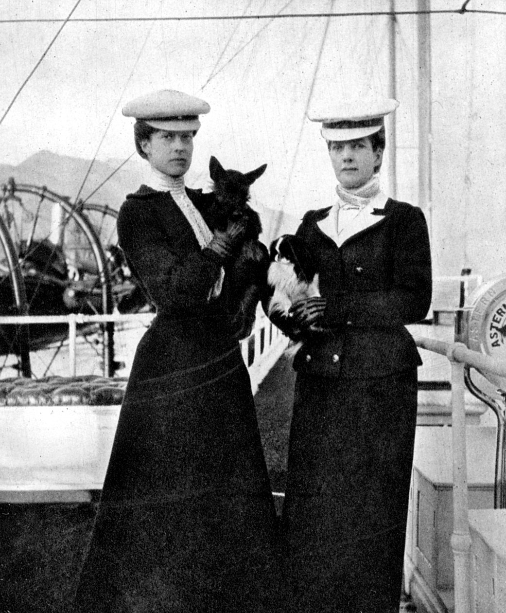 Dronning Alexandra 1844-1925 med sin datter prinsesse Victoria 1868-1935. 1908. af Queen Alexandra