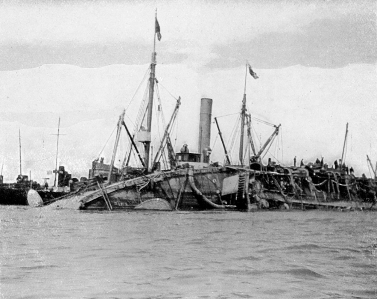 Rejsningen af HMS Gladiator, 1908. af Queen Alexandra