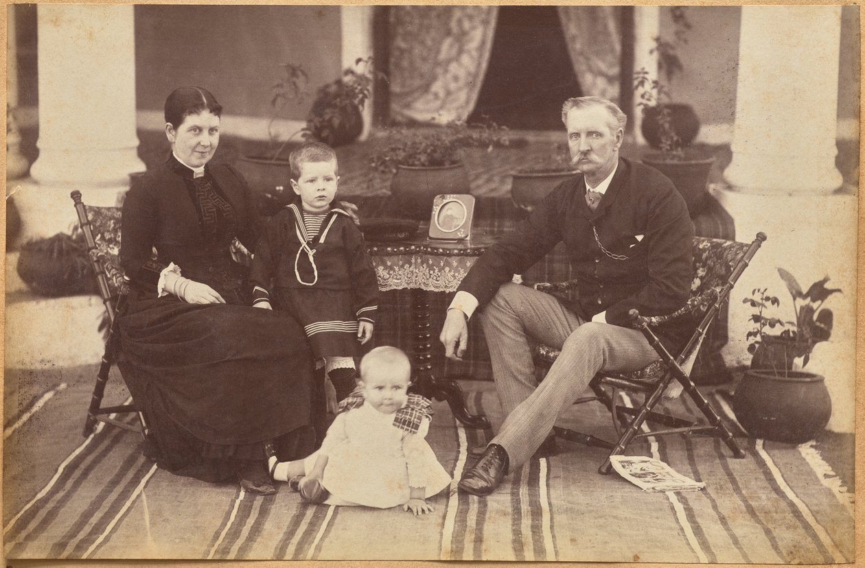 Oberst Carpendale og familie, Neemuch (forside, nederst) af Raja Deen Dayal