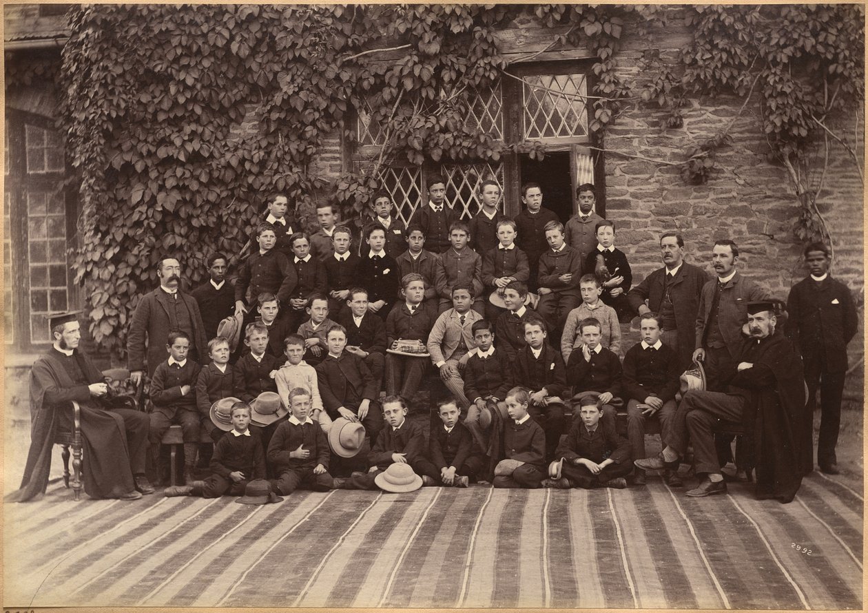 Grundskoleklasse, Bishop Cotton School, Shimla (forside) af Raja Deen Dayal