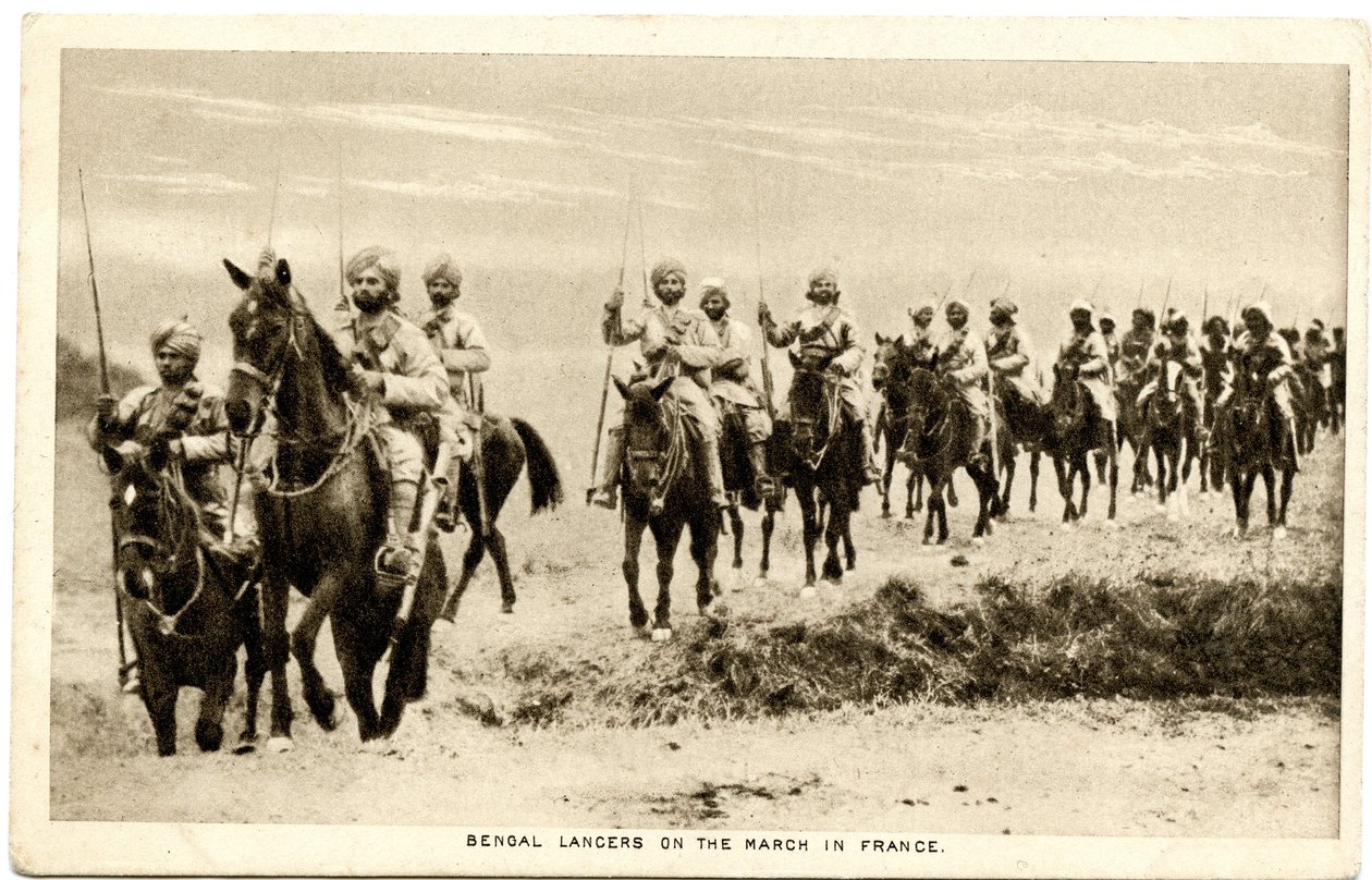 Bengalske Lancers på march i Frankrig, 1914-15 (sepia foto) af Raphael Tuck and Sons