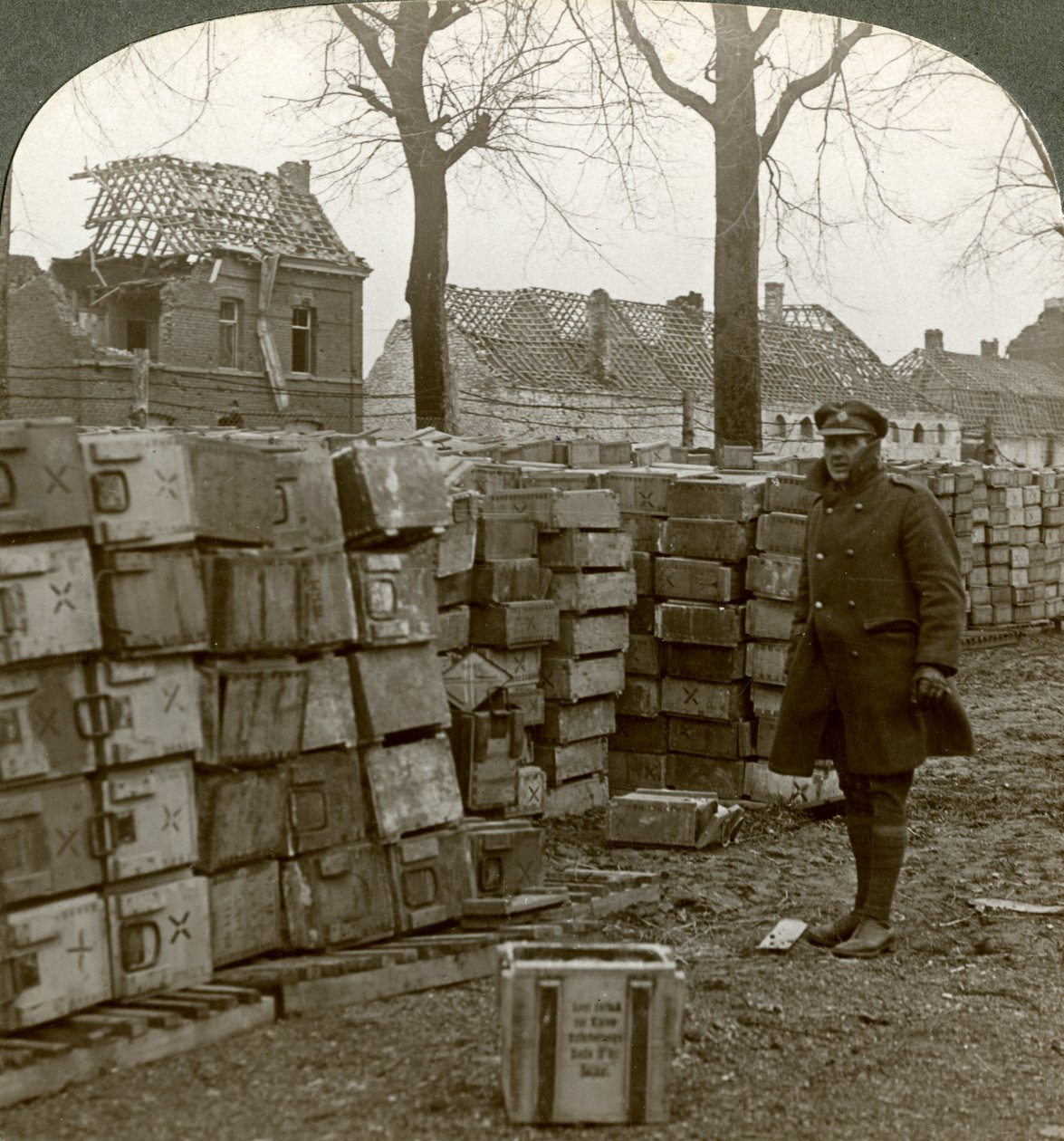 Efterladt tysk ammunition nær Cambrai, Første Verdenskrig, 1914-1918. af Realistic Travels Publishers