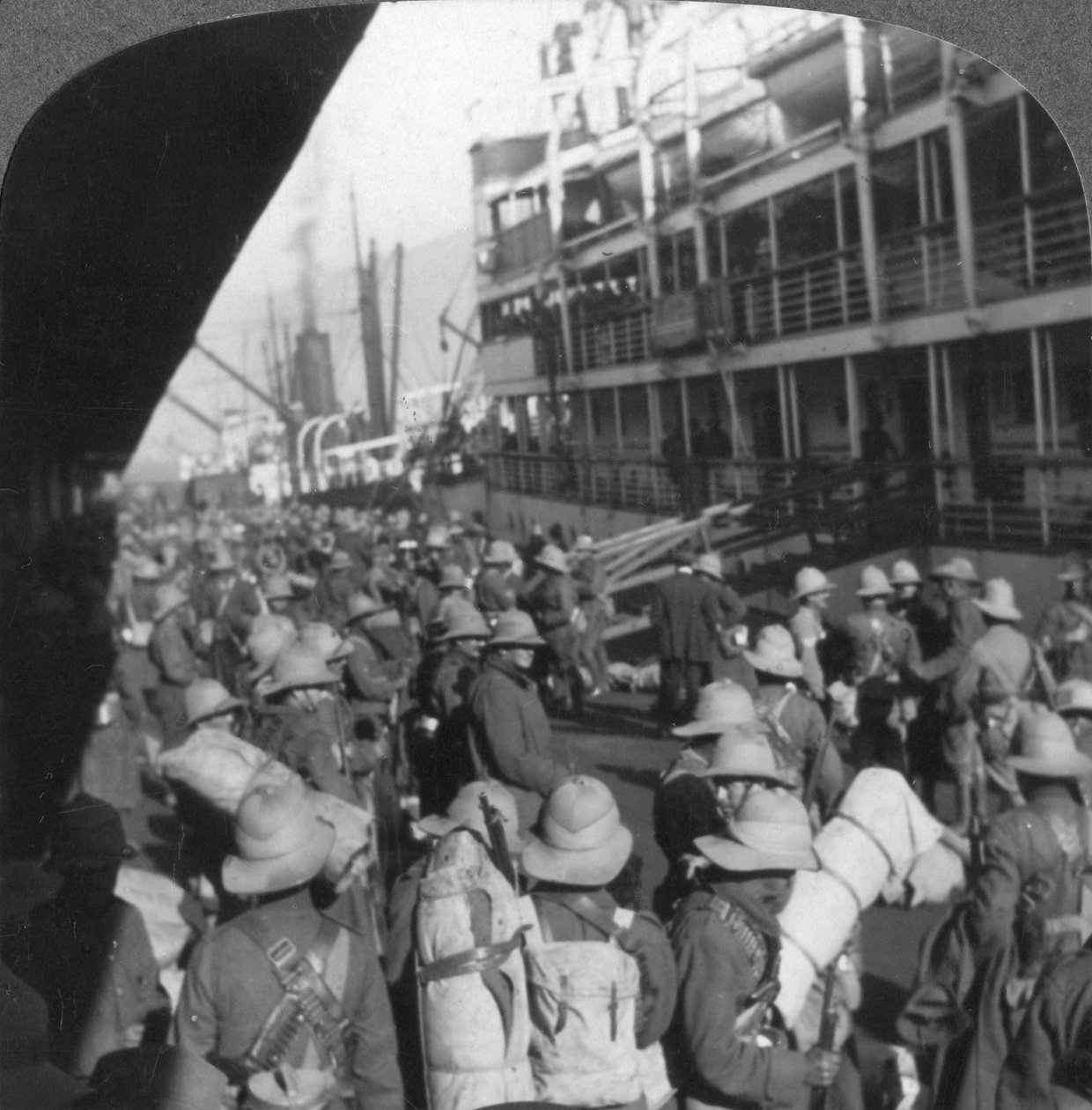 Afrikas sønner sejler til England, Luftfartskorps ombord på transport, Første Verdenskrig, c1914-c1918 af Realistic Travels Publishers