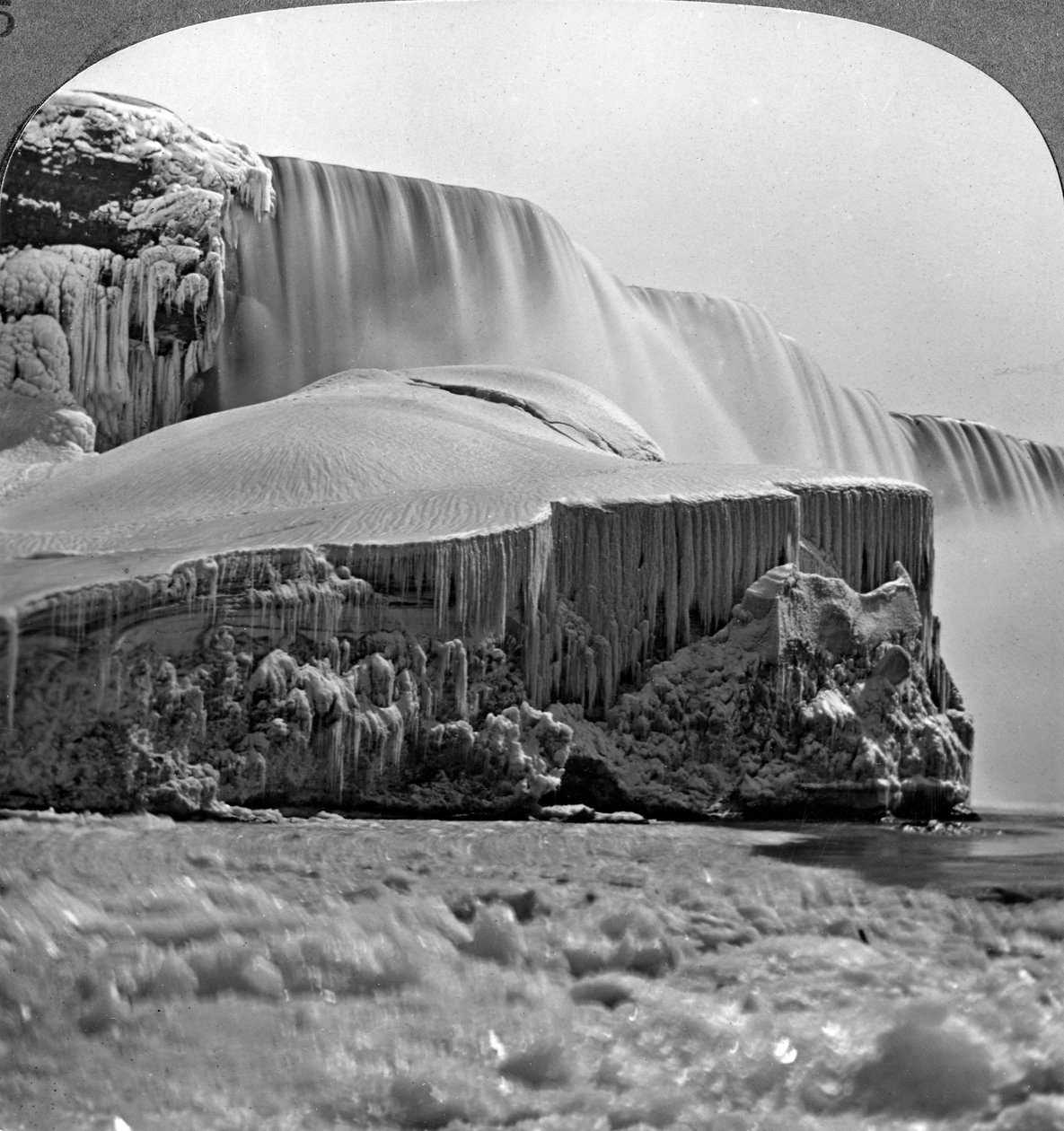 American Falls, Niagara Falls, om vinteren, New York, USA. af Realistic Travels Publishers