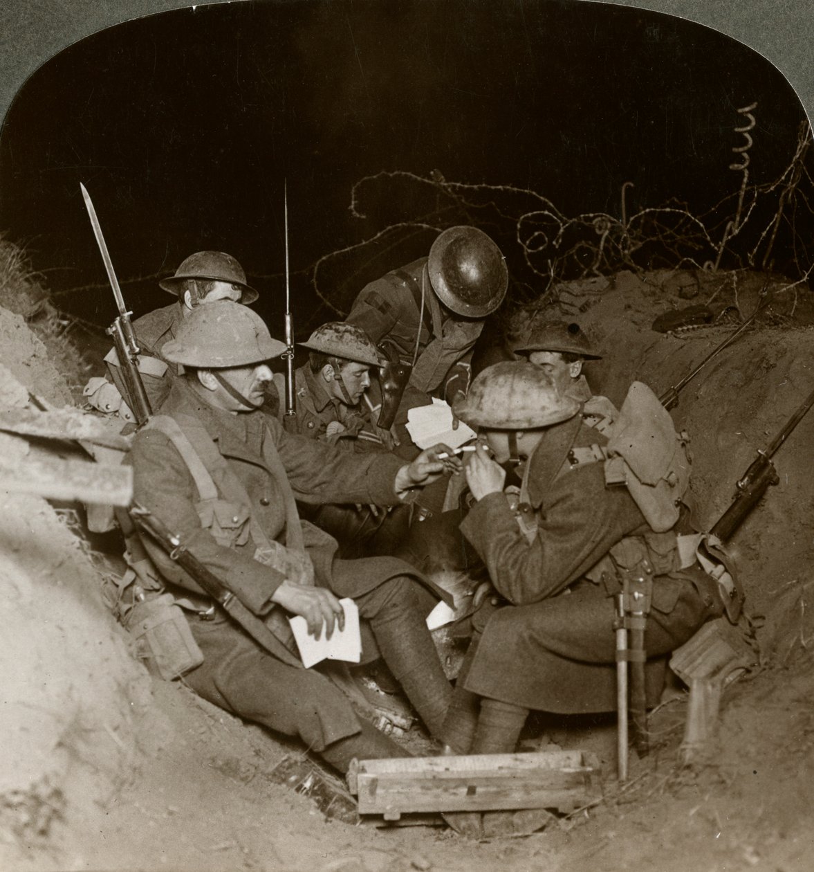 En aften i reserveskyttegravene ved Beaumont Hamel, Frankrig, Første Verdenskrig, 1914-1918 af Realistic Travels Publishers