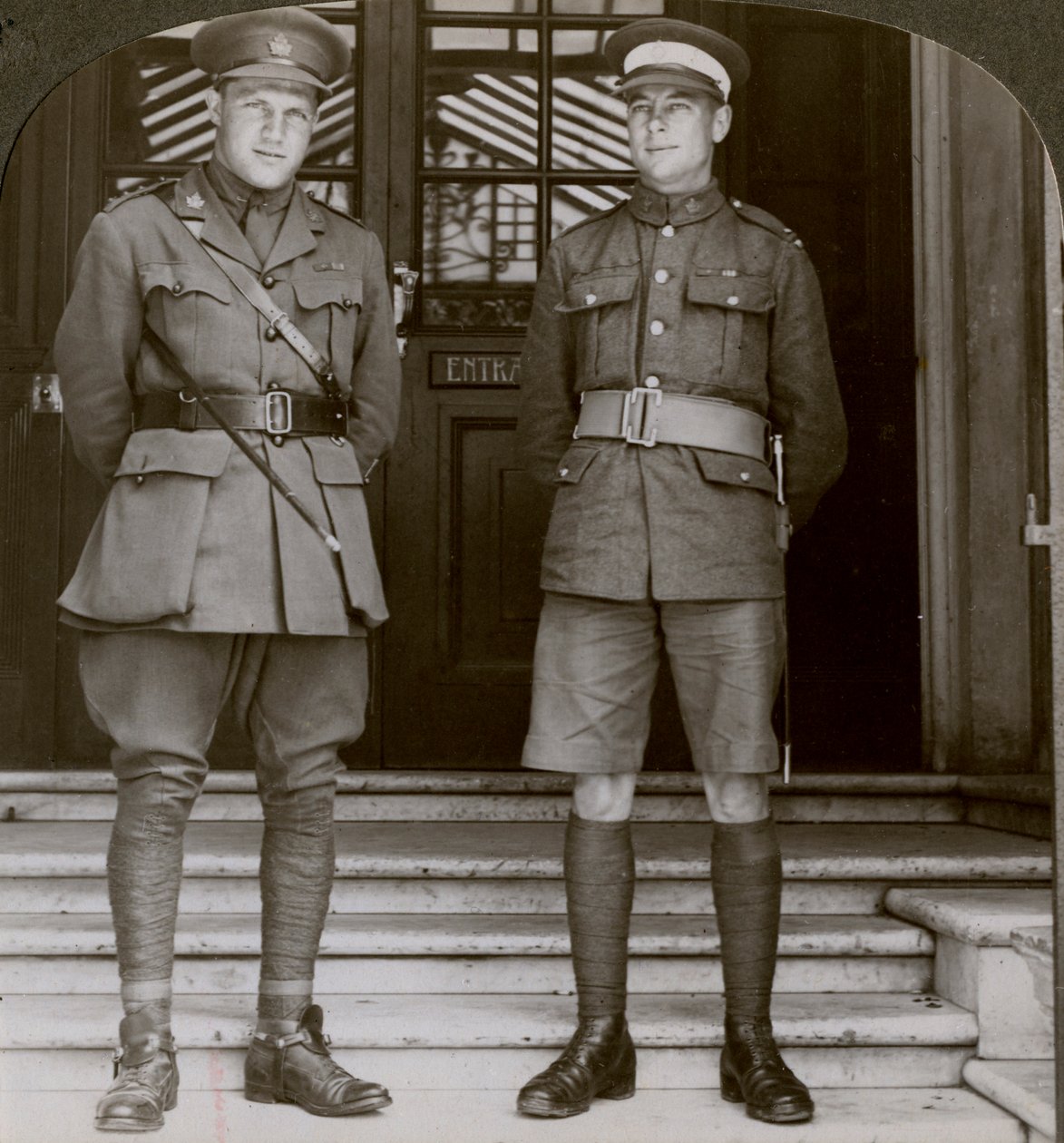 Kaptajn MacDougall, DSO, og Cadet Mullin, to canadiske VC