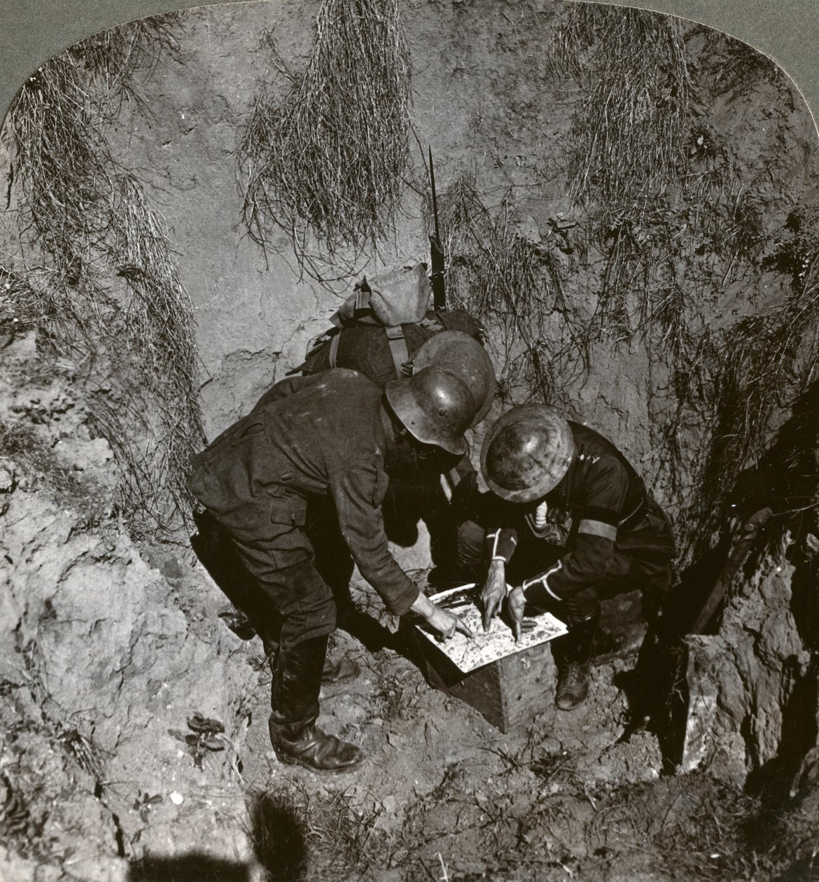 Fanget tysk fange, der gav oplysninger til sine fangevogtere, Første Verdenskrig, 1914-1918. af Realistic Travels Publishers