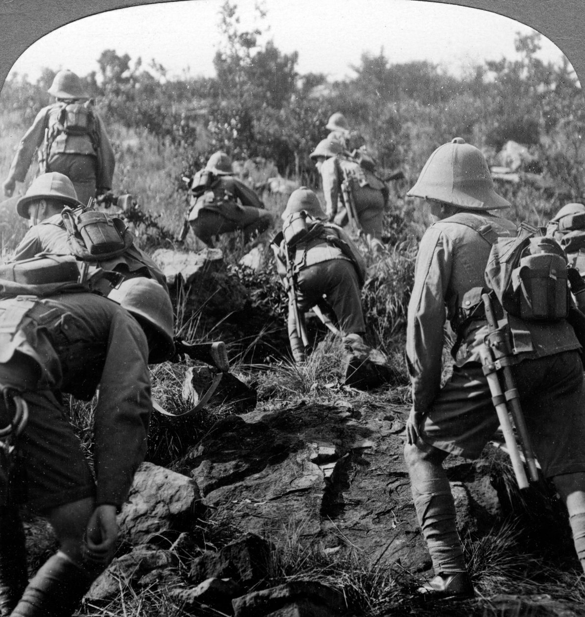 Spejdere på vej gennem Østafrikas skove, Første Verdenskrig, 1914-1918. af Realistic Travels Publishers
