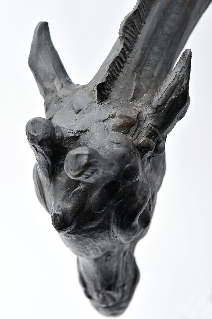 Stor giraf med sænket hoved, modelleret 1909-10, støbt før 1913 (bronze) (se også 3084917-43) af Rembrandt Bugatti