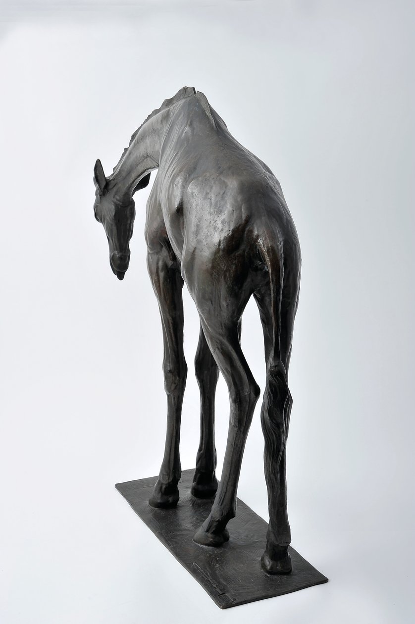 Stor giraf med sænket hoved, modelleret 1909-10, støbt før 1913 (bronze) (se også 3084917-43) af Rembrandt Bugatti