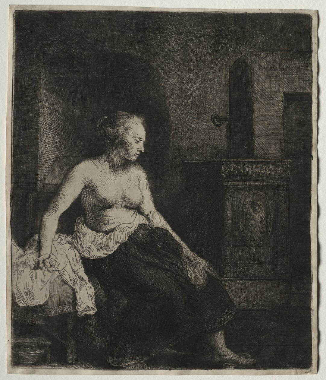 Kvinde, der sidder halvt klædt ved siden af et komfur af Rembrandt van Rijn