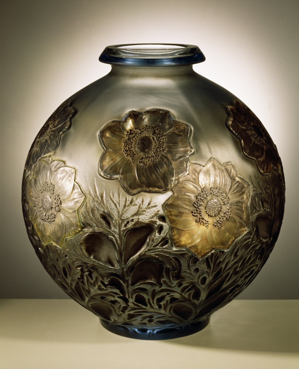Anemoner vase, 1913 (lyseblåt og matteret glas) af Rene Jules Lalique