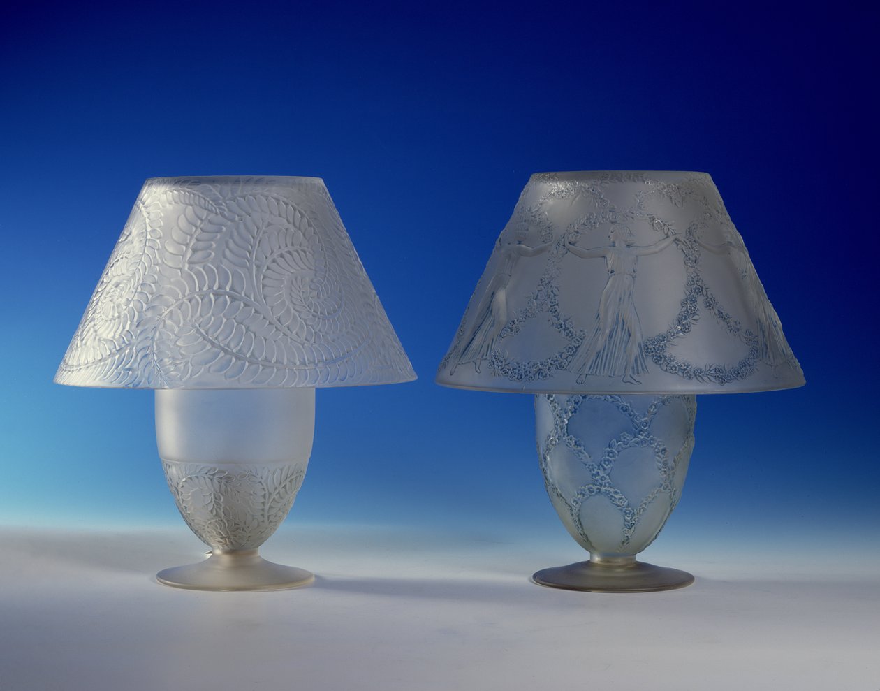 Feuillages Frosted Bordlamper (glas) af Rene Jules Lalique