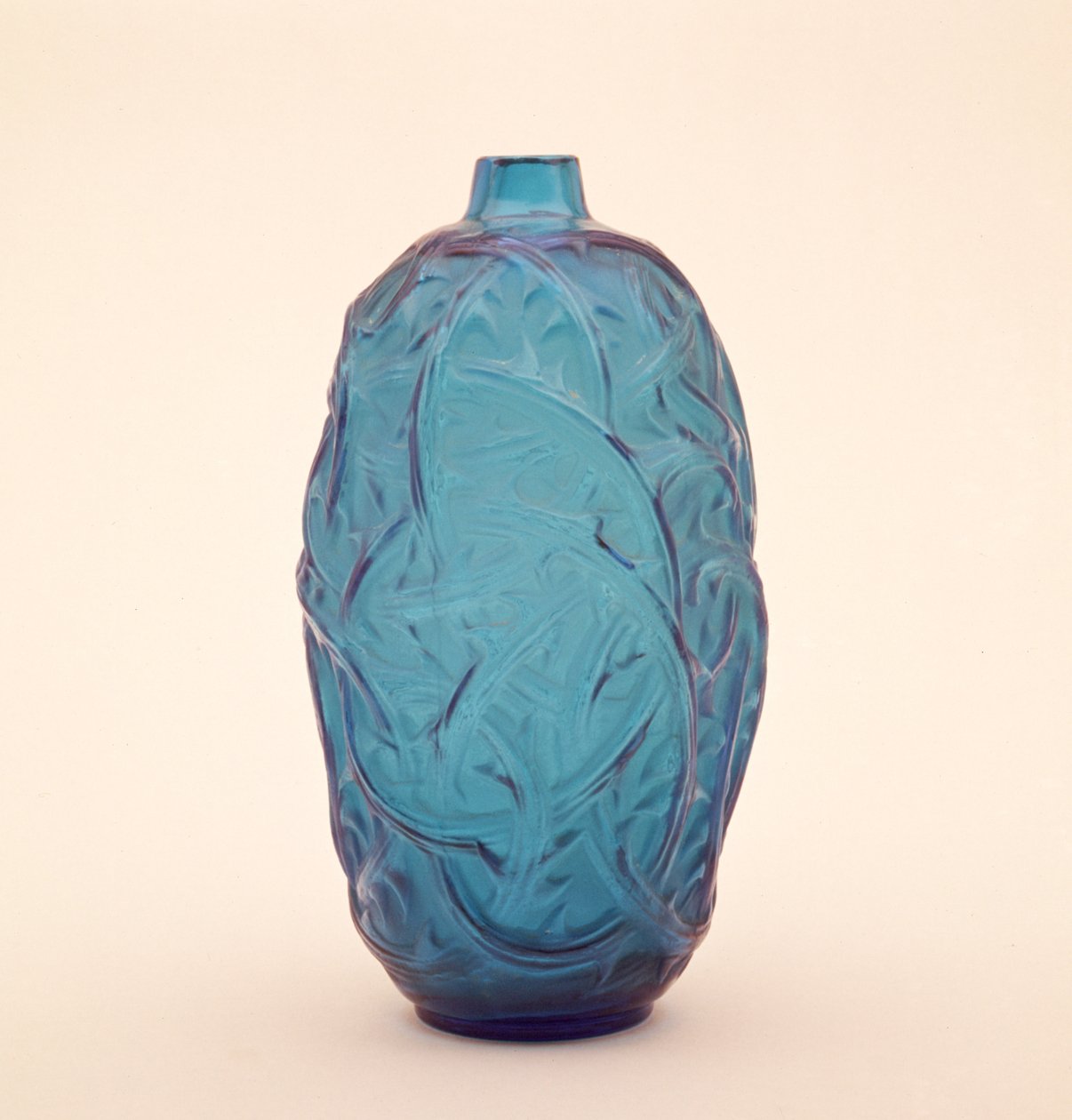 Mælkeagtig uigennemsigtig vase med spor af håndfarvning, ca. 1902 (glas) af Rene Jules Lalique