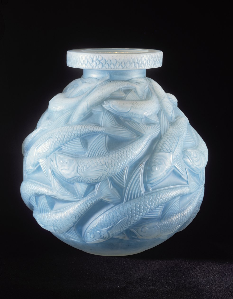 Laksevase, 1928 (blåt opaliserende glas) af Rene Jules Lalique