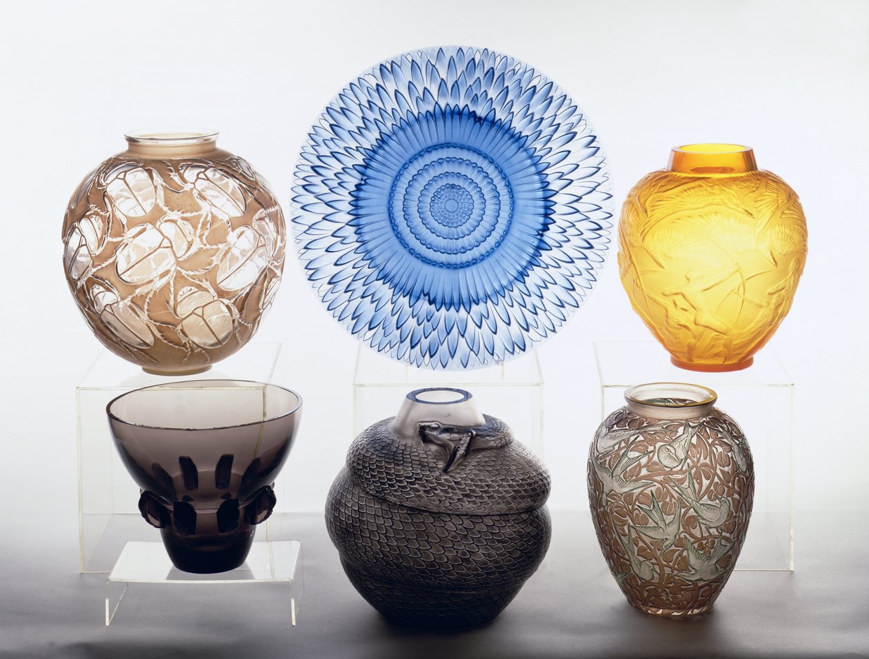 Udvalg af vaser og en skål (glas) af Rene Jules Lalique