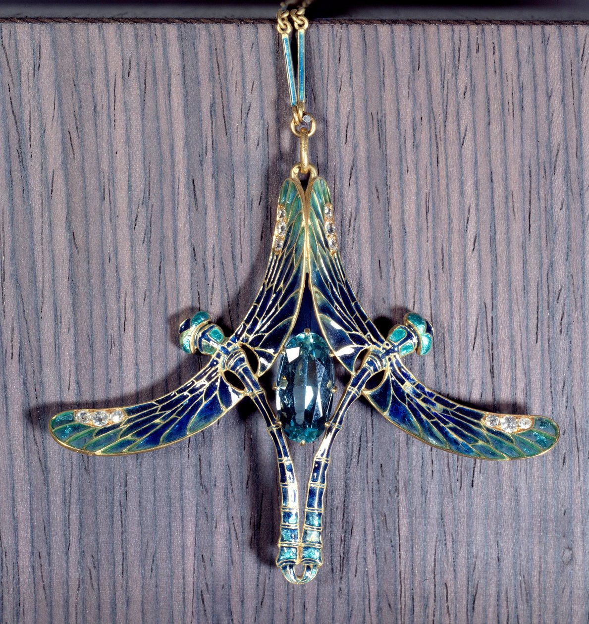 Art Nouveau: vedhæng "" Dragonfly"" i akvamarin, guld og emalje af Jules Rene Lalique (1860-1945) Paris, Musee d