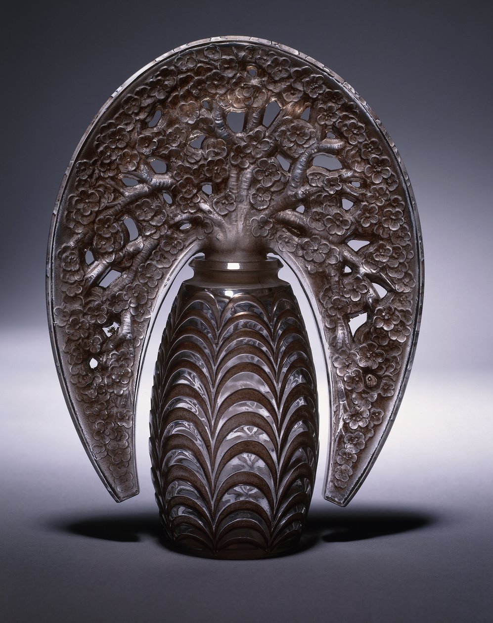 Bouchons Fleurs de Pommiers nr. 493, ca. 1919 (klart og matteret pink-farvet glas) af Rene Jules Lalique