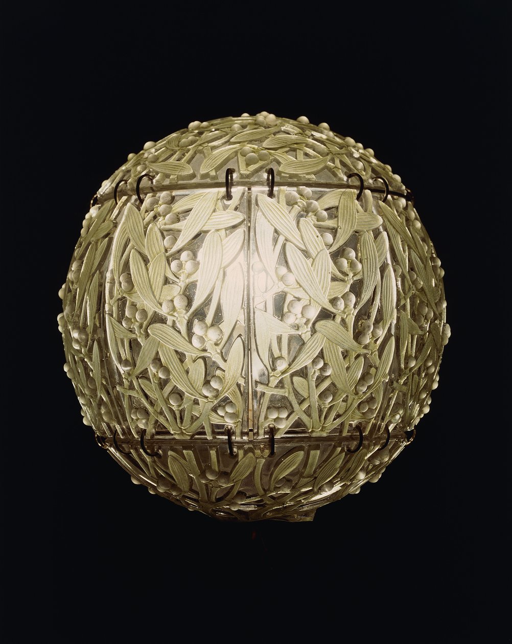 Boule de Gui, en grønfarvet hængende skygge, af Rene Jules Lalique