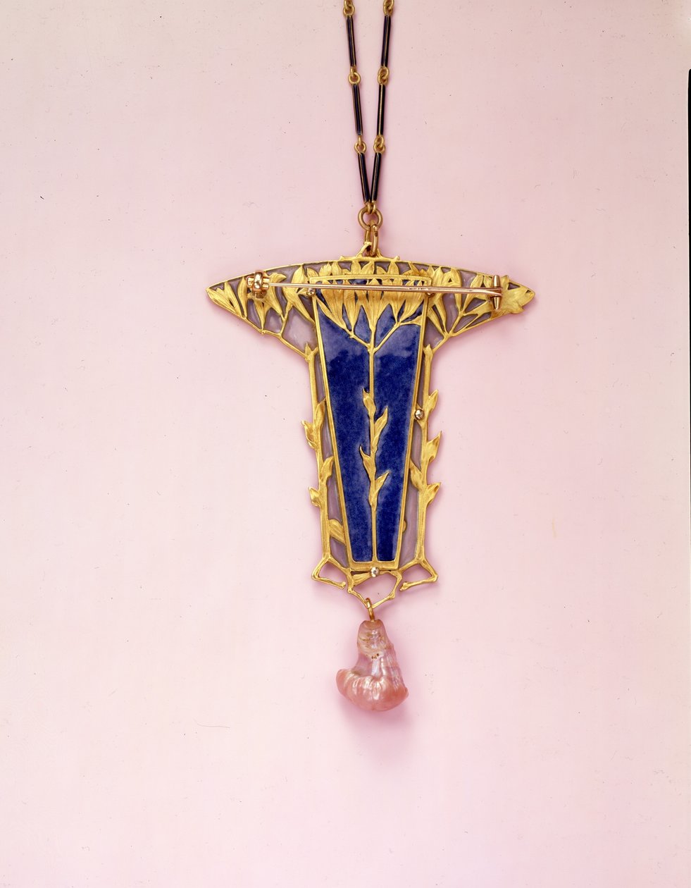 Vedhængsbroche og kæde (emalje, elfenben, guld og perle) af Rene Jules Lalique