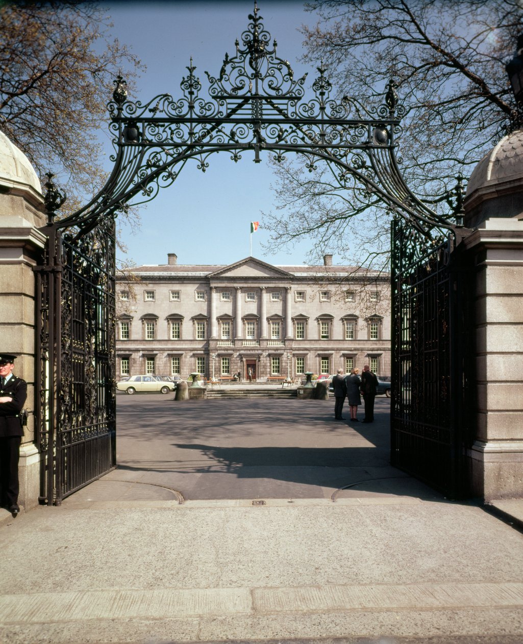 Udvendig udsigt fra porten, bygget 1745-47 af Richard Castle