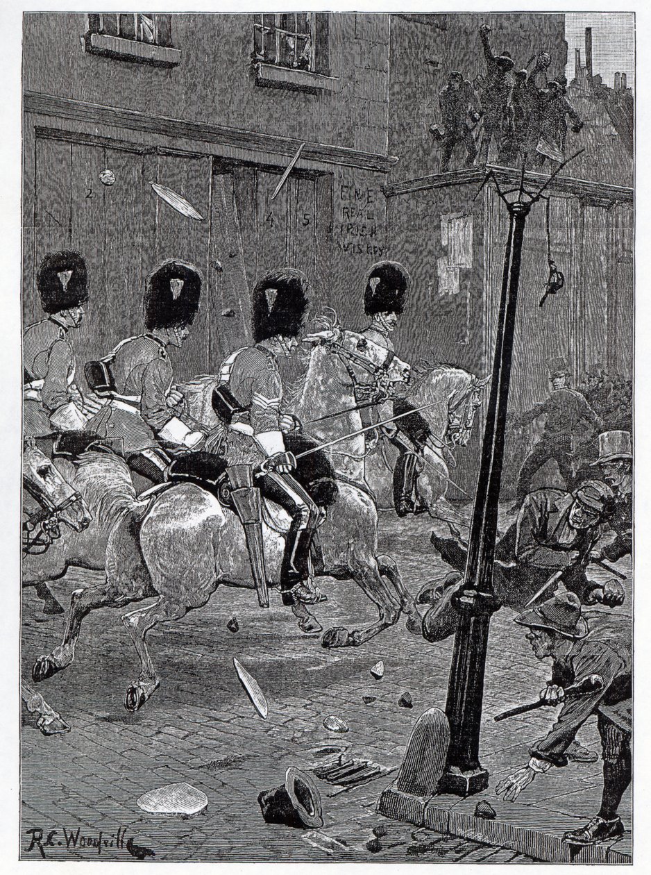 The Irish Land League Agitation: Scots Greys anklager pøbelen i Limerick, illustration fra 