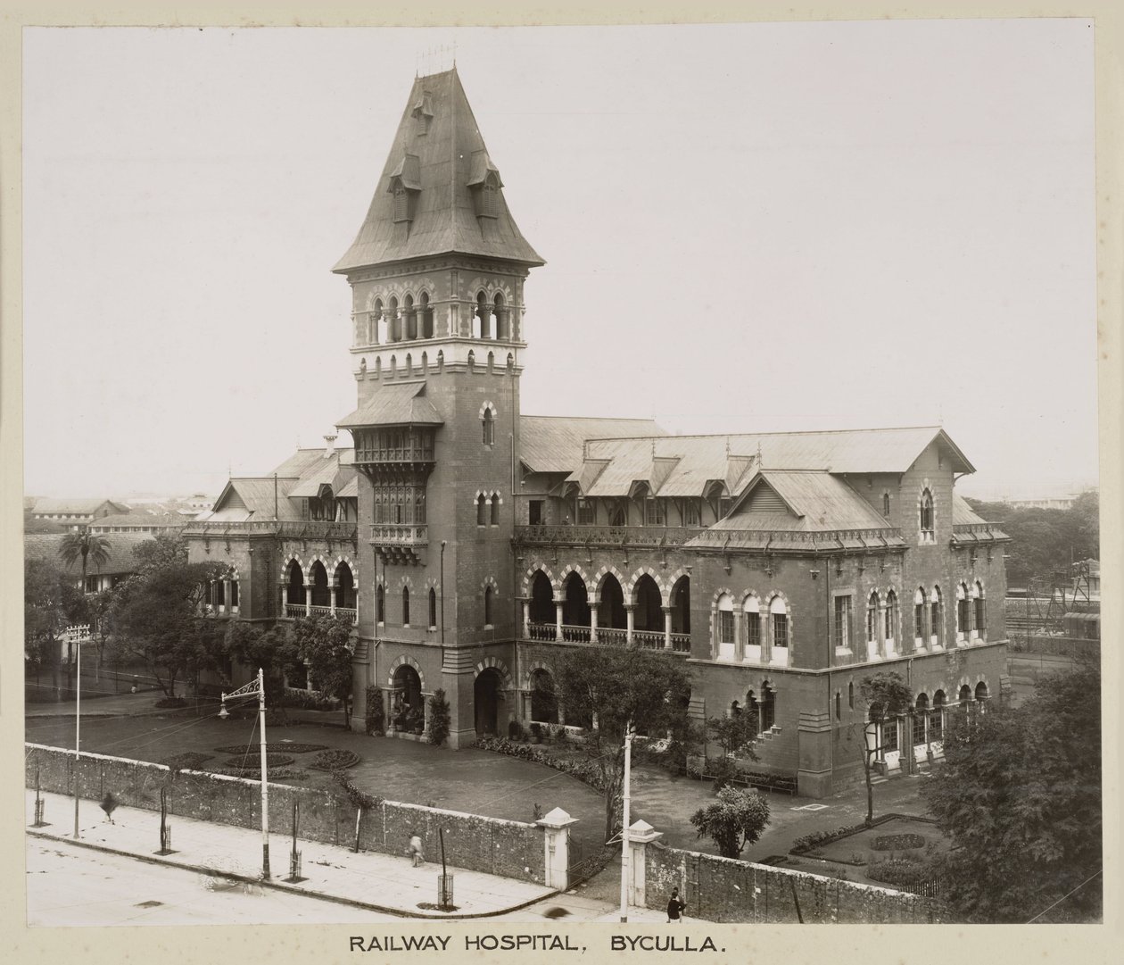 Hospitaler Byculla Railway Hospital, Indien, c 1930 af John Pardon
