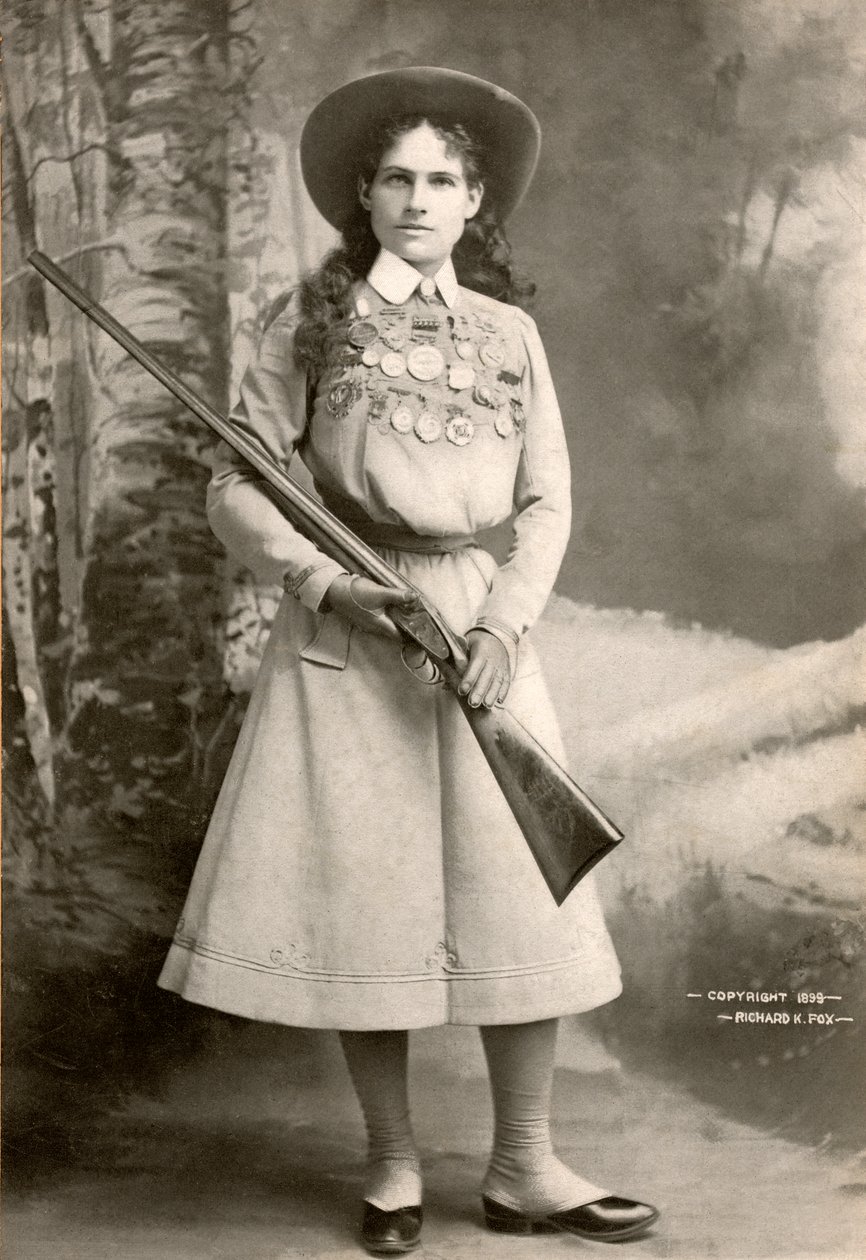 Annie Oakley med en riffel af Richard Kyle Fox