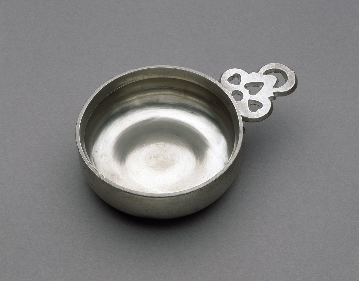 Porringer, ca. 1788-1820 (tin) af Richard Sr. Lee