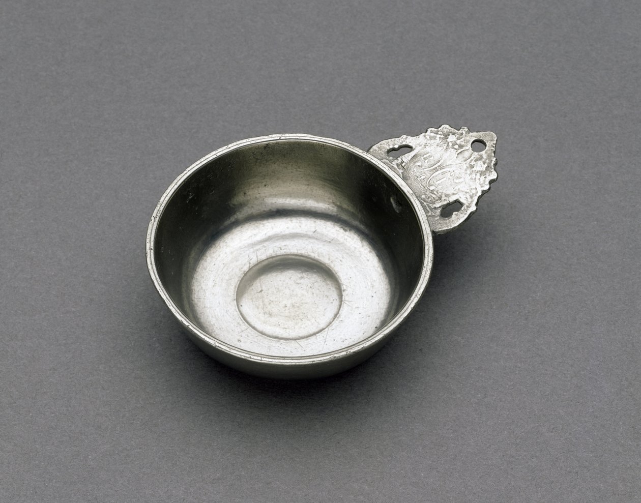 Porringer, ca. 1788-1820 (tin) af Richard Sr. Lee