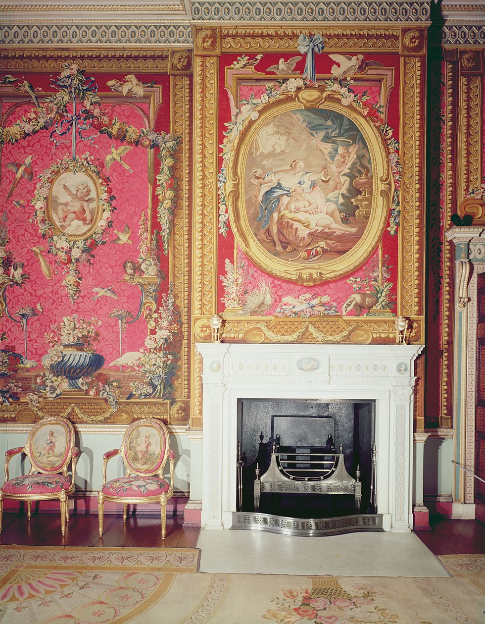Udsigt til pejsen designet af Adam i Tapestry Room af Robert Adam