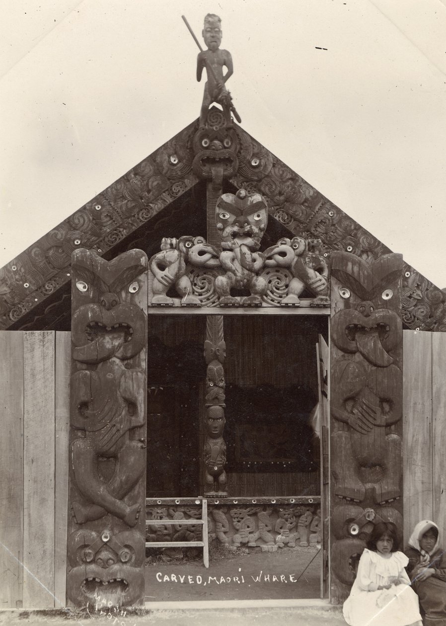 Udskåret Maori whare, ca. 1900 (sølvgelatineprint) af Robert Marsh