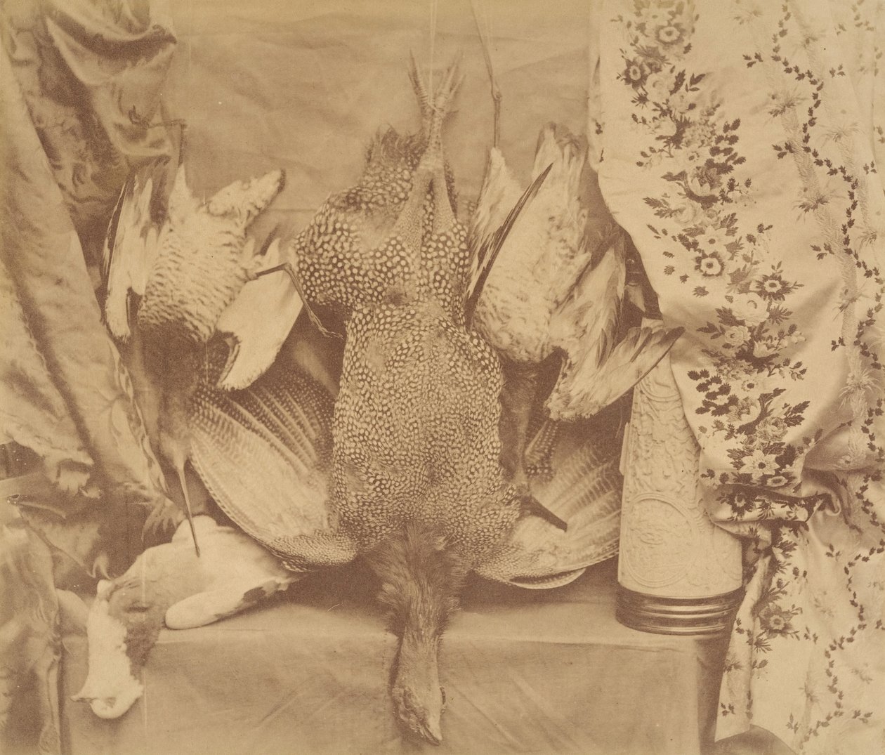Stilleben og broderi, 1856. af Robert Wilfred Skeffington Lutwidge