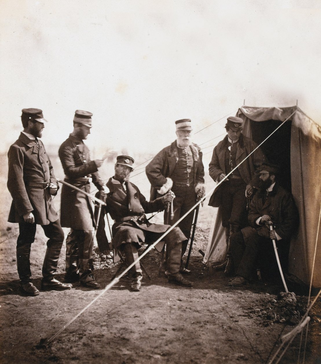 Brigadegeneral Philip Macpherson og officerer fra 4. division, fra et album med 52 fotografier forbundet med Krimkrigen, 1855 af Roger Fenton