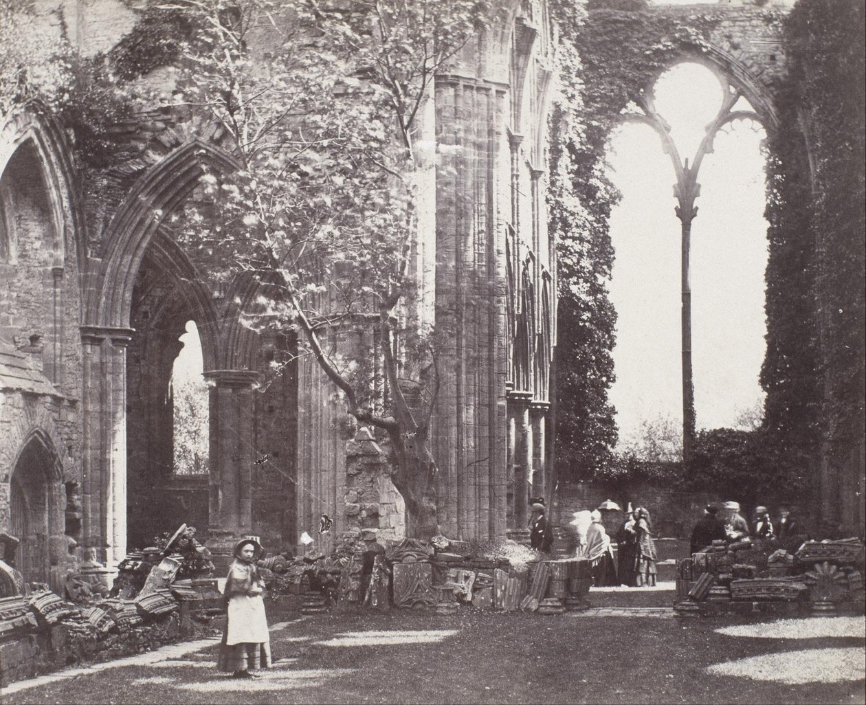 Interiør- Tintern Abbey af Roger Fenton