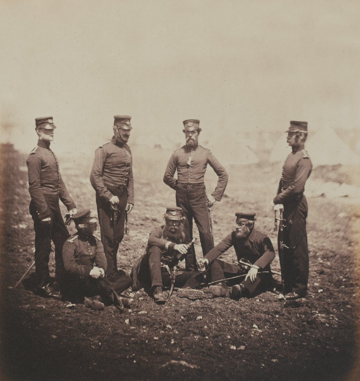 Officerer fra 68th (Durham) Regiment of Foot (Light Infantry) fra et album med 52 fotografier i forbindelse med Krimkrigen, 1855 af Roger Fenton