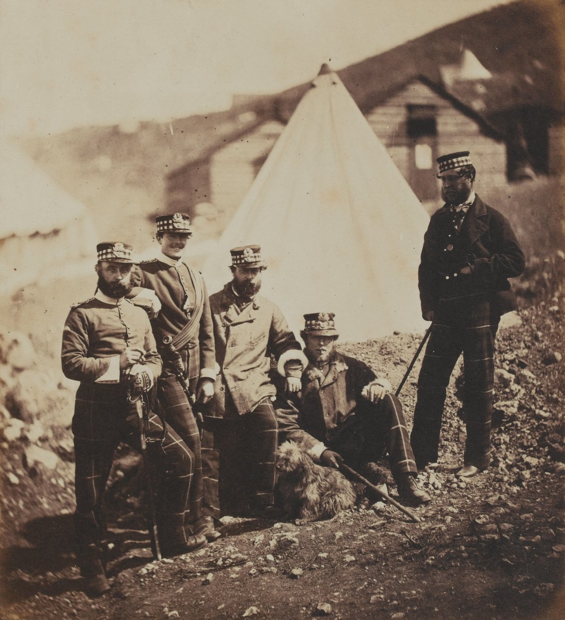 Officerer fra 71st (Highland) Regiment of Foot (Light Infantry) fra et album med 52 fotografier forbundet med Krimkrigen, 1855 af Roger Fenton