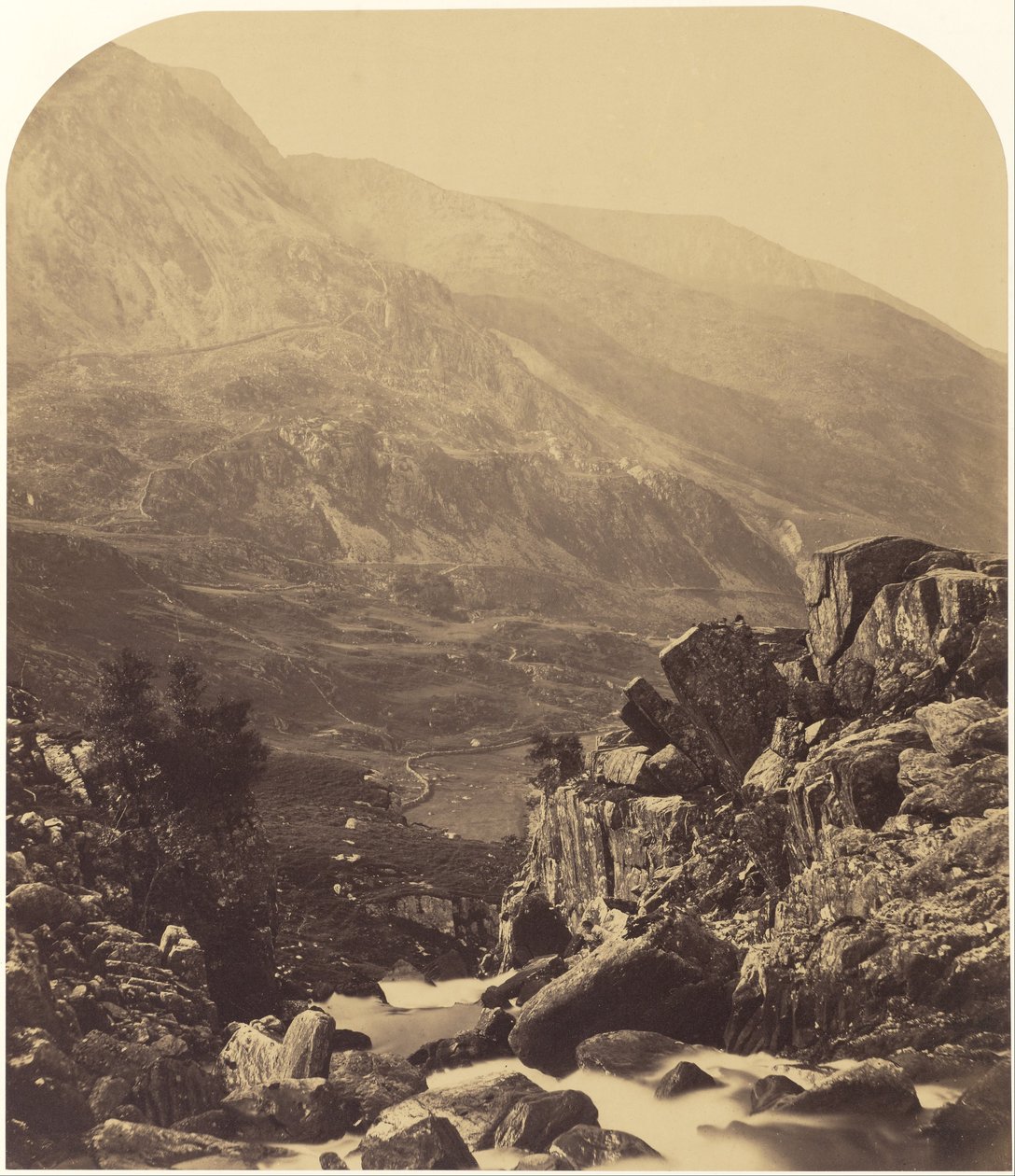 Udsigt fra Ogwen Falls til Nant Ffrancon af Roger Fenton