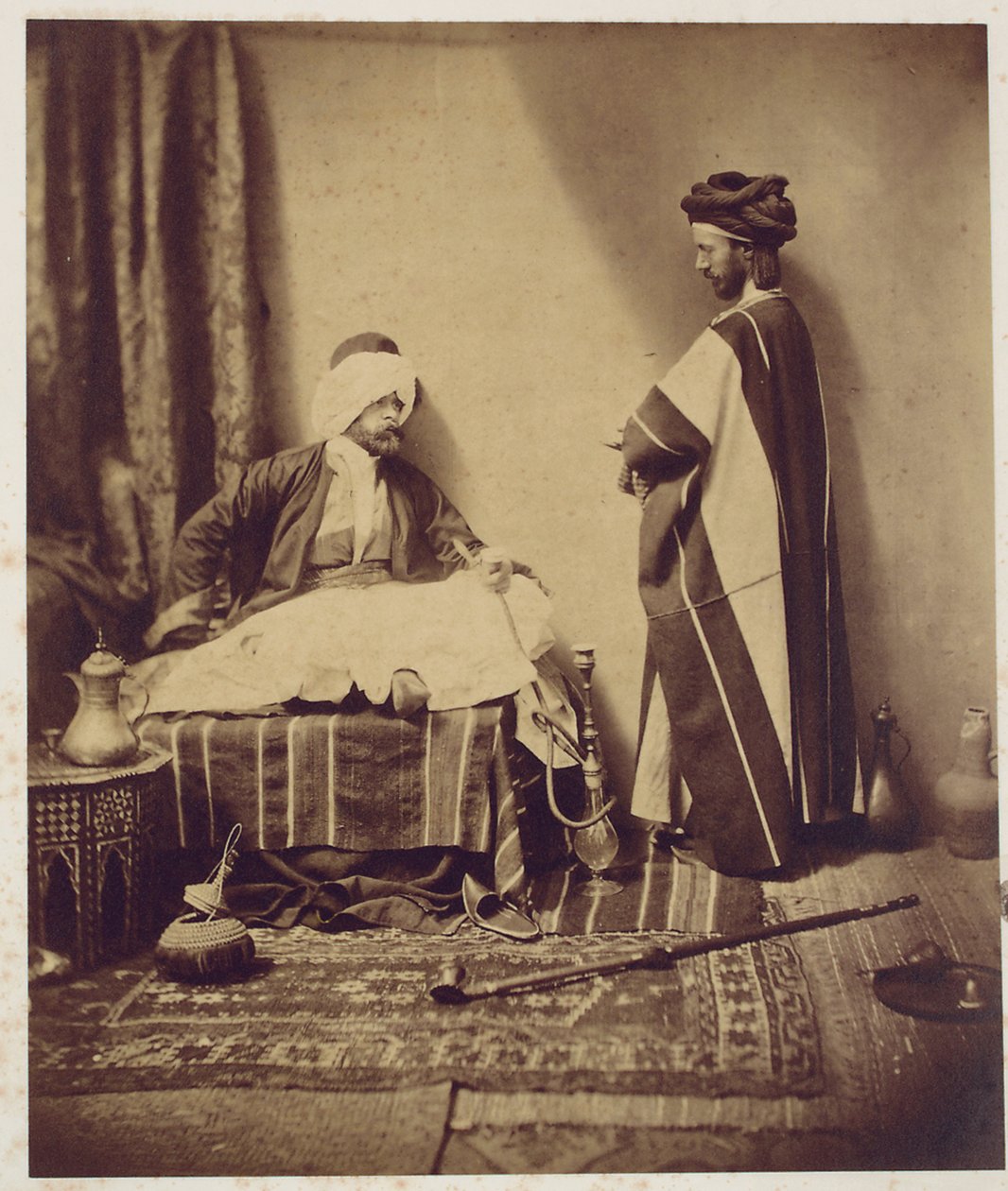 En samtale mens du ryger, 1858 af Roger Fenton