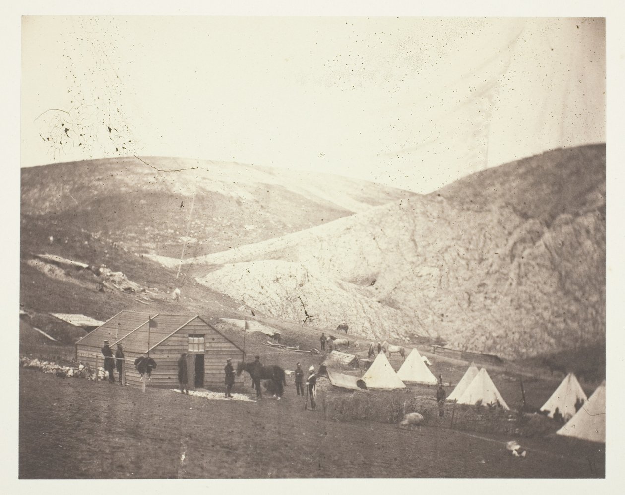 Lejr af 4. Dragoon Guards, nær Karyni af Roger Fenton
