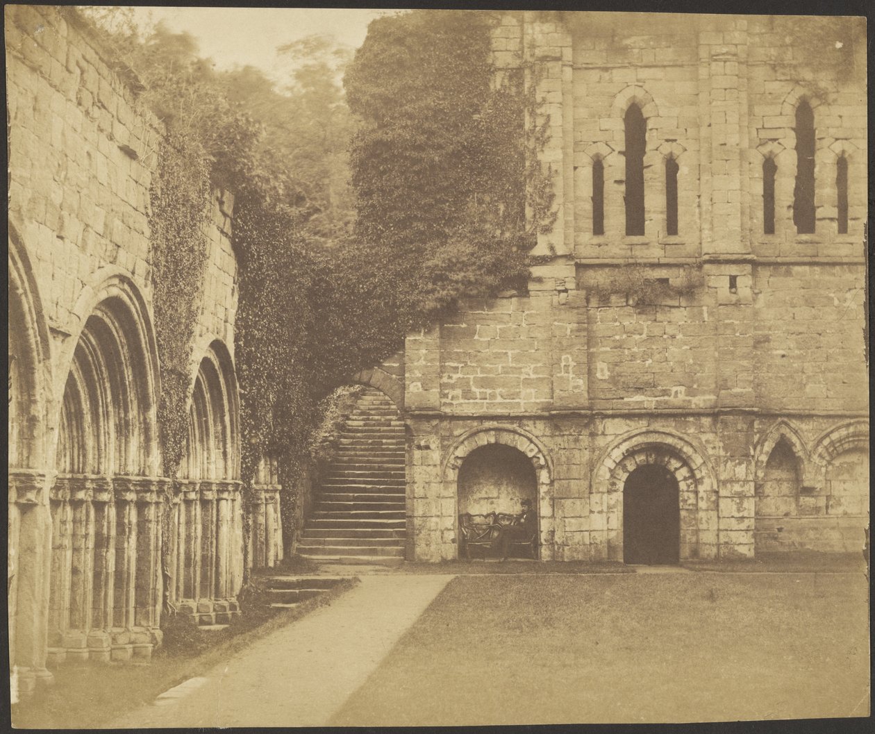 Fountains Abbey, sydøstlige hjørne af klosteret af Roger Fenton
