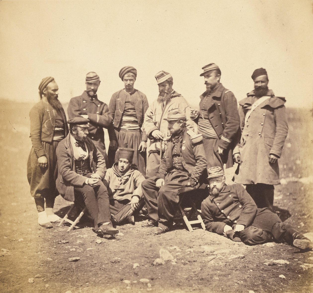 General Cisse samt officerer og soldater fra general Bosquets division [sic]. af Roger Fenton